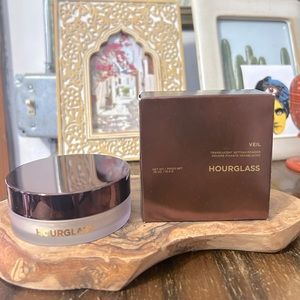 NEW Hourglass Veil Translucent Setting Powder full size